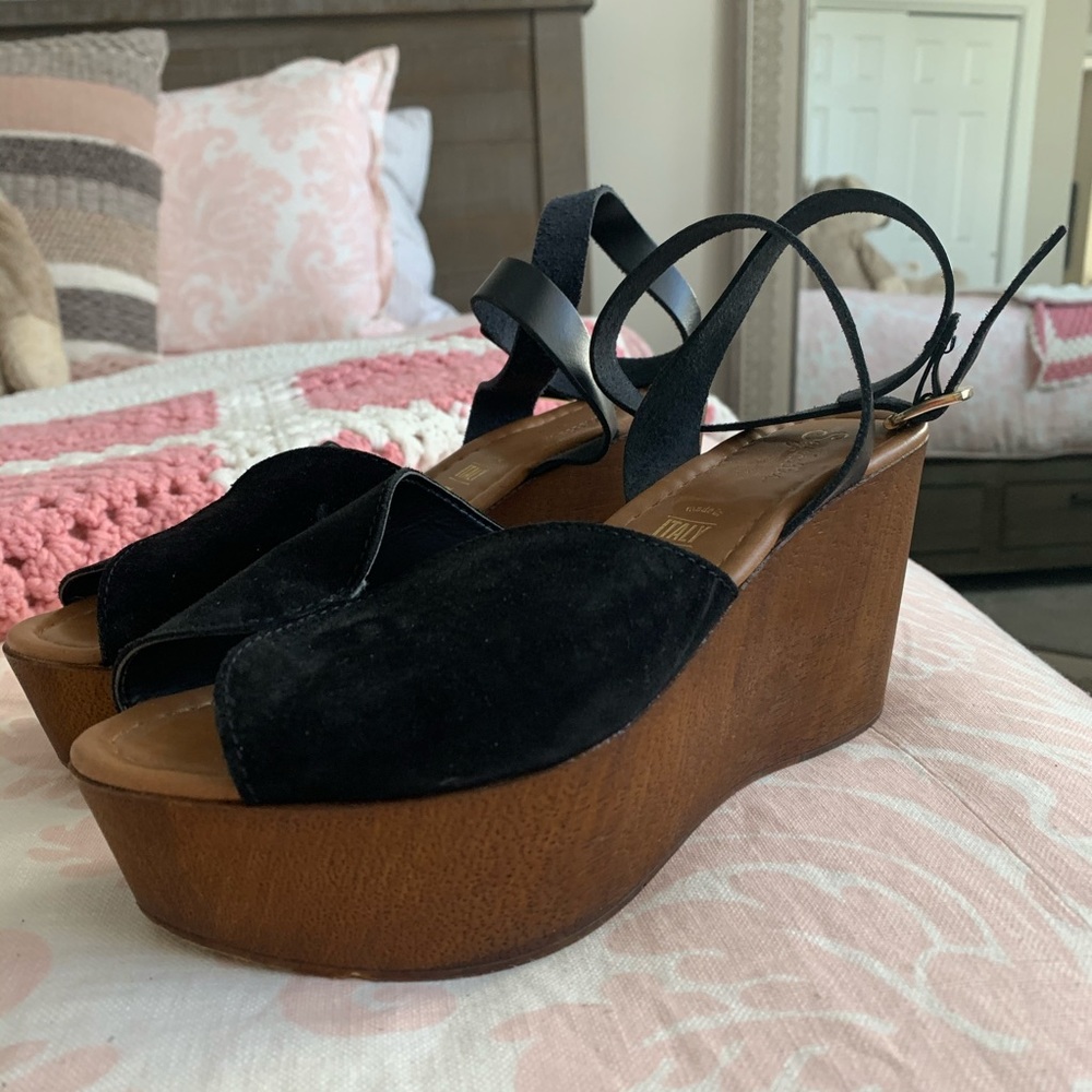 South Moon Under Wedges